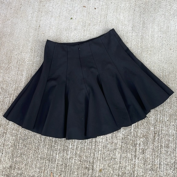 ASTR Black Pleated Mini Skirt Sz L Neoprene Raw Hem Skater A Line Preppy Stretch - Picture 3 of 5